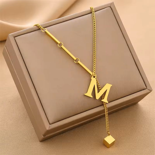 Woman Letter Personnalized Name Necklace